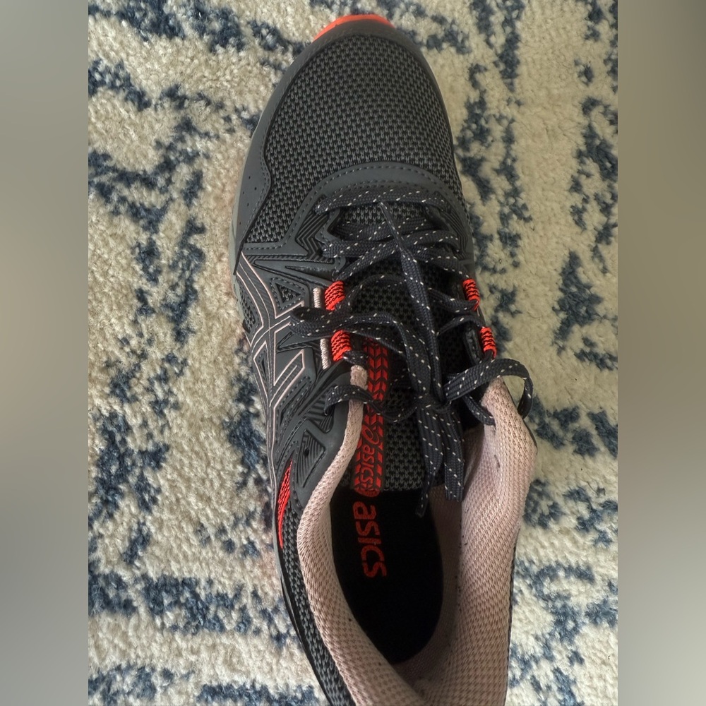 Women’s ASICS - Picture 3 of 5